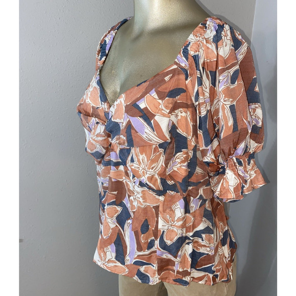 Nine West Twist-Front Puff Sleeve Top in 1X Plus Size - Picture 2 of 6